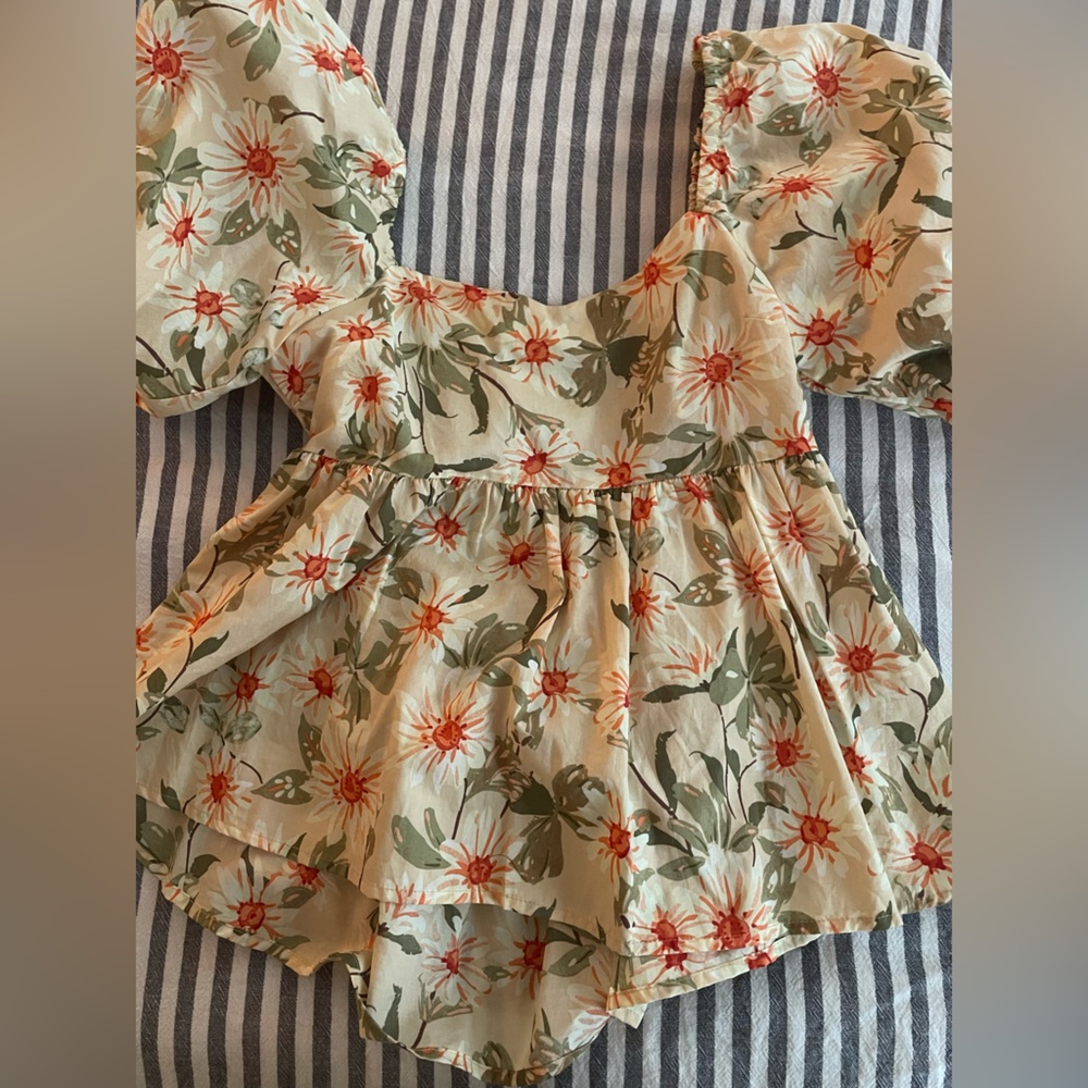 Puff sleeve open back summer top